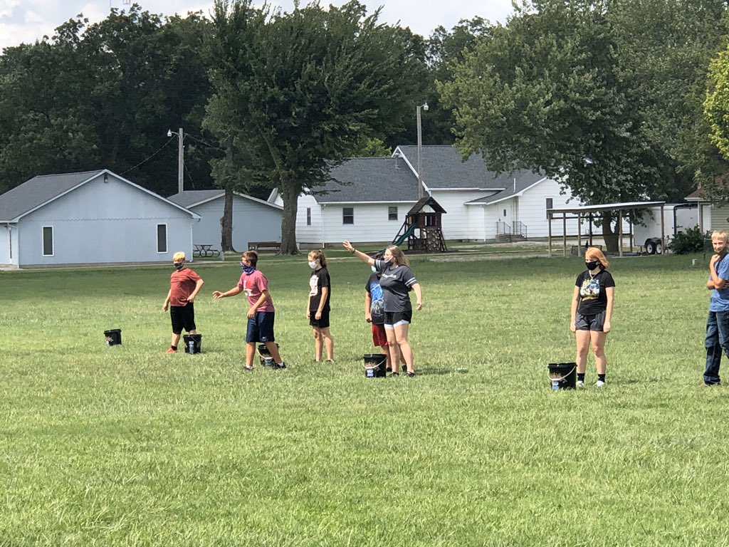 LCGrizzlyNation's tweet photo. Changing the style of PE up at LC...KanJam๐!Shout out to Ms. Volmer and Mr. Argabright making the most of a beautiful day this week! #COURAGEUP https://t.co/02N1g9bvvd