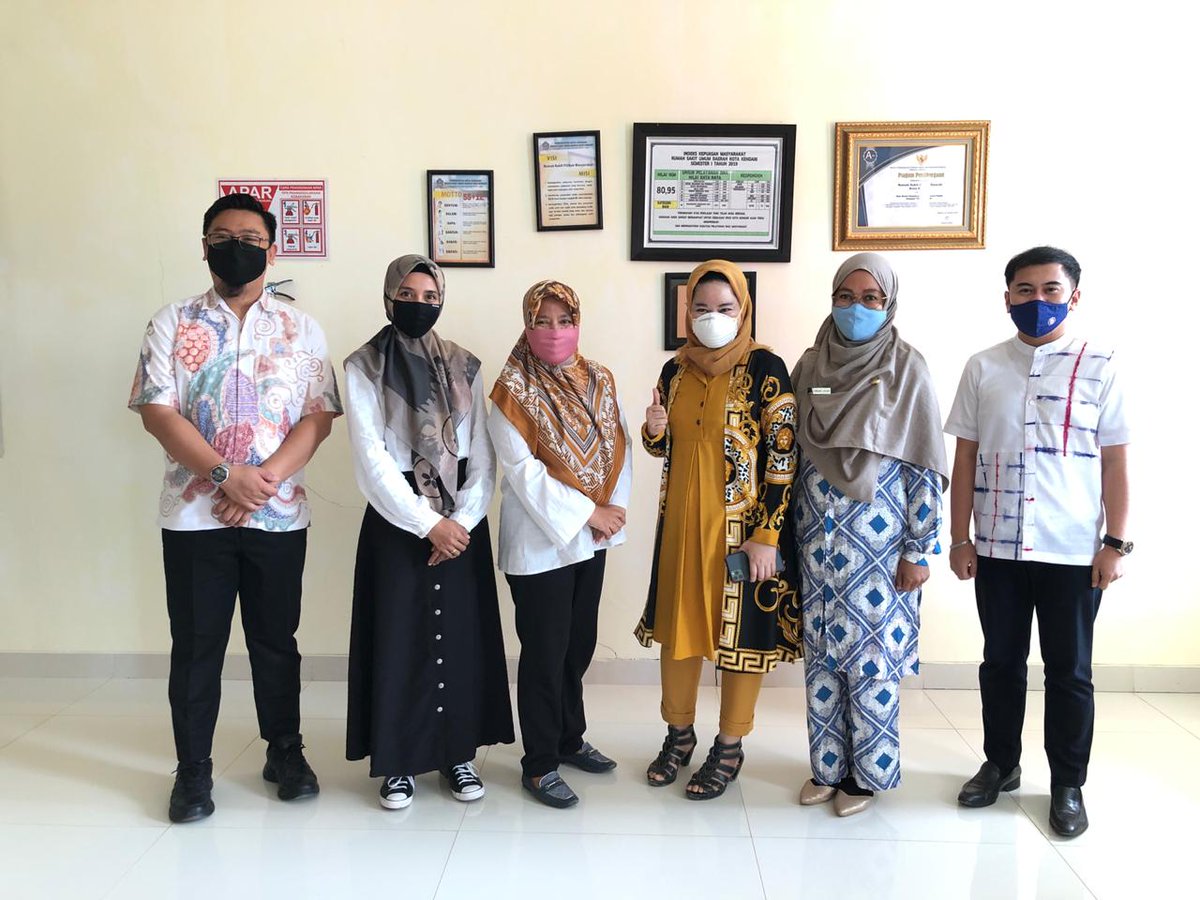 FarmasiUHO's tweet photo. Penerimaan mahasiswa PKPA Angkatan III di RSUD Kota Kendari didampingi oleh Dr.rer.nat. apt. Adryan @fristiohady dan apt. Suryani https://t.co/2LnwplfJ4L