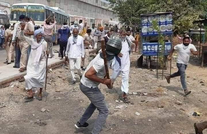 This is the truth of Modi govt!

Farmers protesting against the 3 ordinances brought by Modi govt were brutally lathi charged and attacked by police.

#FarmersProtest