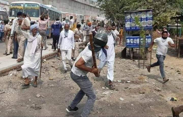 INCashishsaini's tweet photo. "किसान सम्मान निधि" की पहली किश्त प्रदान करती हुई मोदी सरकार
😡😭
#PonziModi https://t.co/mtk1trA6dM