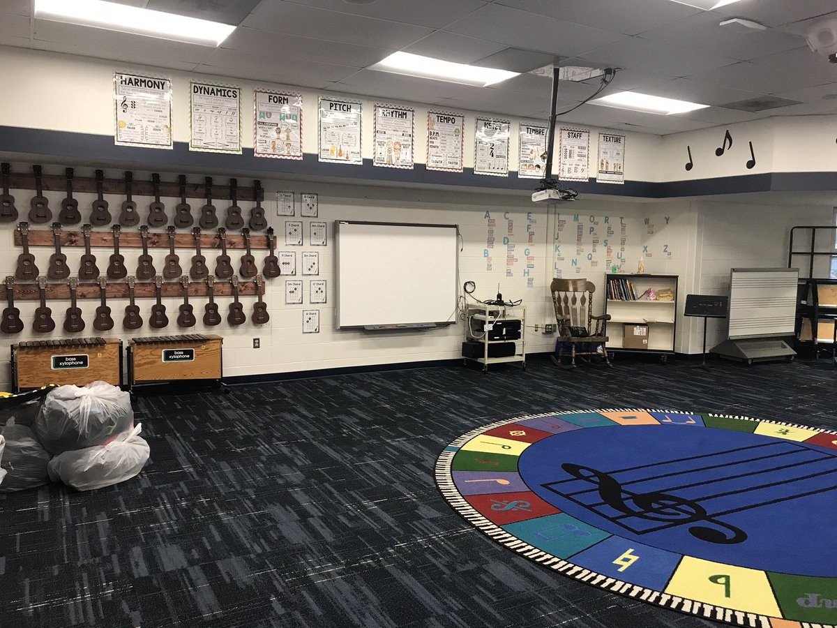 MsAs_MusicSpace's tweet photo. We’re doing this virtual thing!! #sas #pleasantridge #musicteacher #musiced #virtuallearning https://t.co/J4xrMrJ5jf