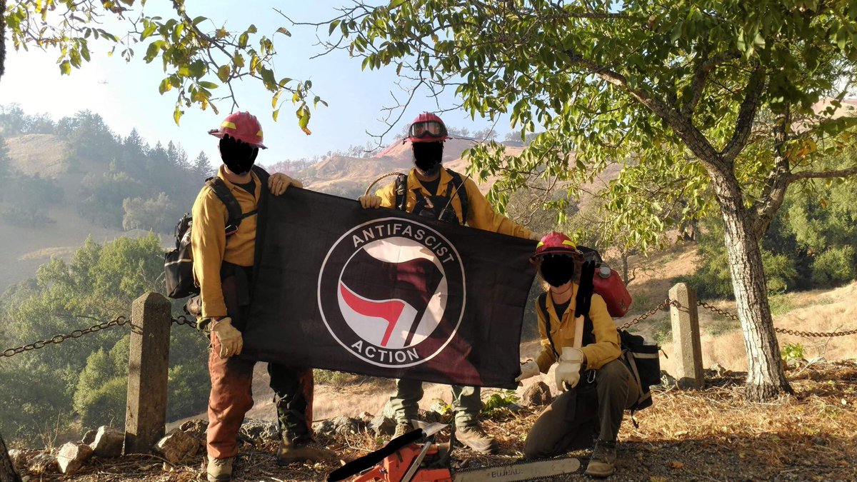 The fake reports of antifa starting fires is bullshit. In reality we're putting them out, we're out here helping you chuds. Humble yourselves. Stop the checkpoints and the bullshit. #hastalavictoriasiempredarío #WorkersUnite  #AntifaFires  #antifascist #fucktrump  #fuckbiden