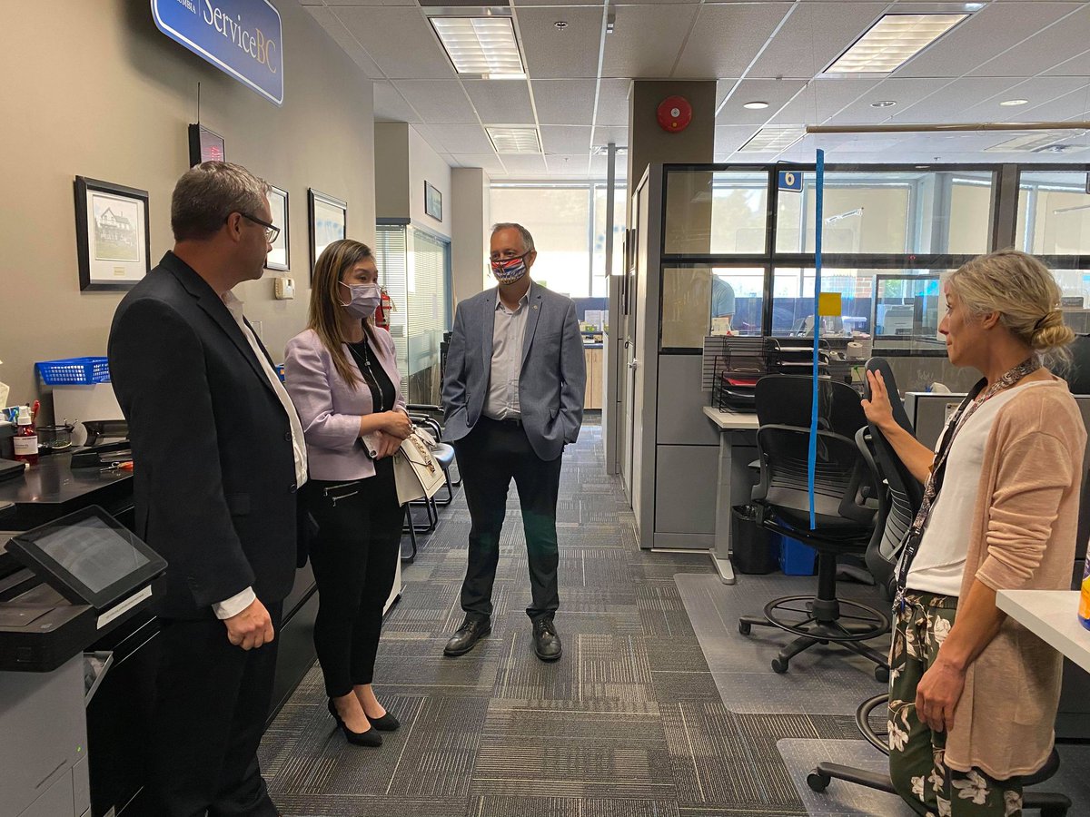 AnneKangBurnaby's tweet photo. MLA @BobDEithMRM and I are grateful to all the hardworking staff in #ServiceBC for the essential #service provide to people in #BC every day – whether in one of the 65 in-person offices, the provincial contact centre, or HQ. They define the motto: Service with Heart! 💕 2/2 https://t.co/pnt2QVBfmd