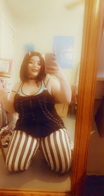 2 pic. I&rsquo;m gonna be making an onlyfans soon🥰😜 https://t.co/HI1C7zeG43