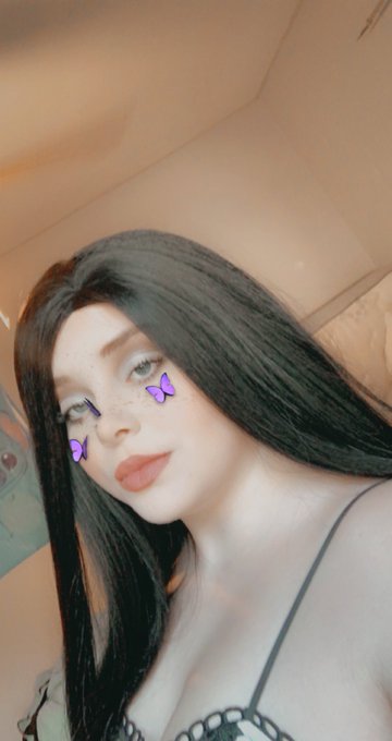 4 pic. I&rsquo;m gonna be making an onlyfans soon🥰😜 https://t.co/HI1C7zeG43