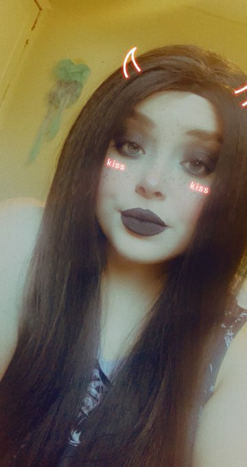 1 pic. I&rsquo;m gonna be making an onlyfans soon🥰😜 https://t.co/HI1C7zeG43