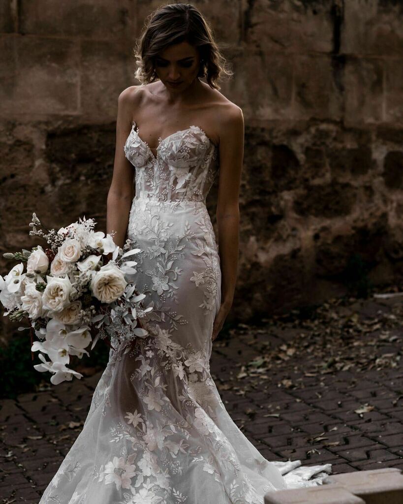 nichedental's tweet image. RT&amp;gt;@GaliaLahav: J U D Y 💐// Featuring intricate embellishments and floral lace detail, you can purchase our #Judy now at our LA flagship store. DM us for more information on how to book your fitting! #GLLA #LABride 📷 @tali__photography instagr.am/p/CE-C7hFJWwN/  

#weddings
