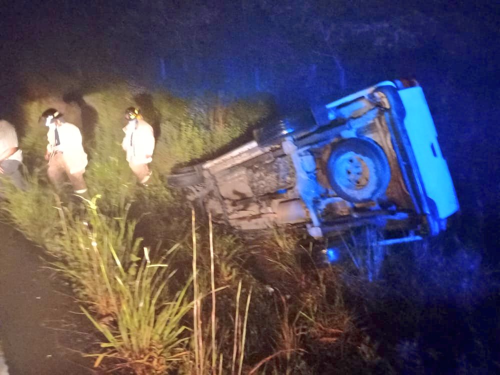 #Bugaba conductor pierde control de vehículo y se vuelca, vía a Cordillera, hubo 2 heridos. #Chiriqui
