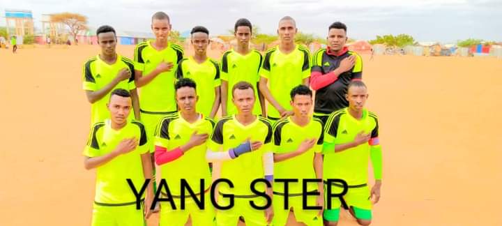 GedoSports's tweet photo. Dagamada Dolow Somalia ayaa waxaa si rasmi ah looga daahfuray tartanka heer-ka koowaad.
Waxaa madasha furitaanka goobjoog ka ahaa masuuliyiinta Degmada.
waxaa Wareega kowaad ku soo baxay Kooxda Young Star oo gool ku laadyo 4-5 uga adkaatay Kooxda Galeyr.
@bakaalkooke https://t.co/TQGeSfA4A6