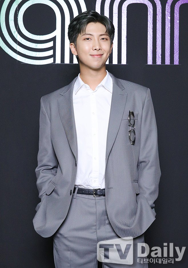hasbleidyrodri9's tweet photo. #HappyBirthdayNamjoon gracias por hacer parte de BTS por ser el mejor d ellos lรญderes de esta generaciรณn @BTS_twt #RM #TeAmamosRM ๐ฅณ๐ฅณ๐๐๐ https://t.co/Z4yWAHBpGx