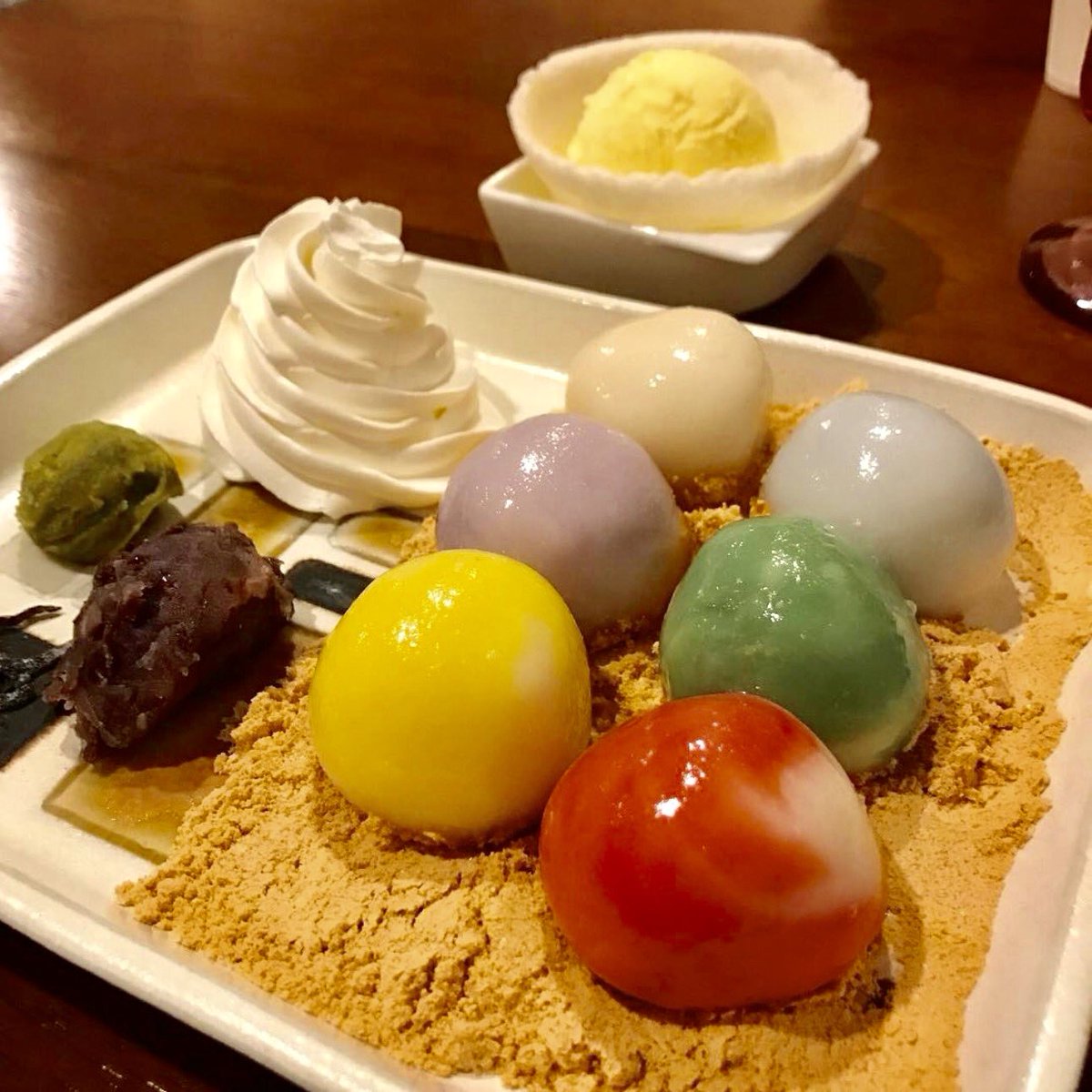 ichido_sweets's tweet photo. 色鮮やかなカラフル白玉を食べられる大阪府難波駅にある和洋折衷の白玉専門店「しらたま＋」✨ https://t.co/T8ZzUgZeX9
