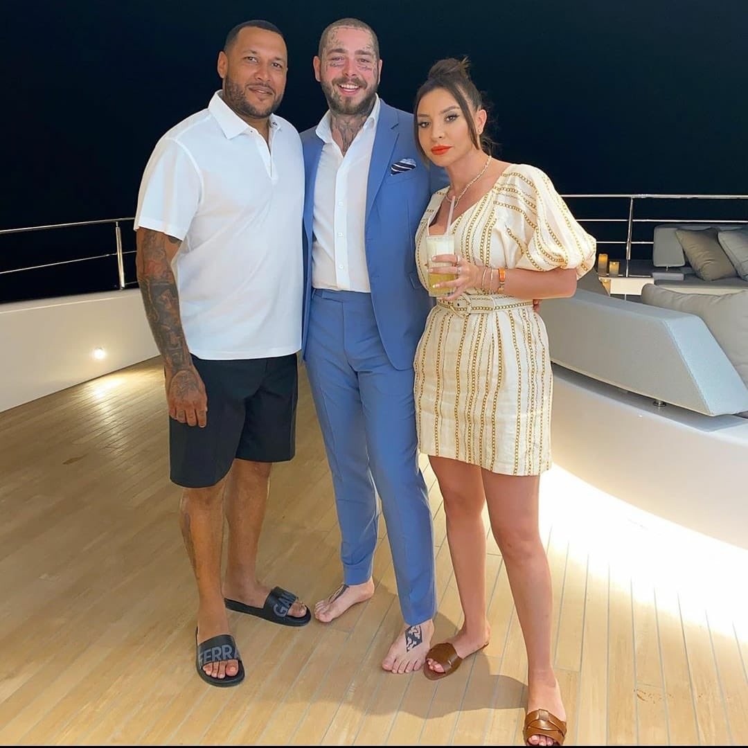 limonposty's tweet image. remeber the blue suit? yeah u do