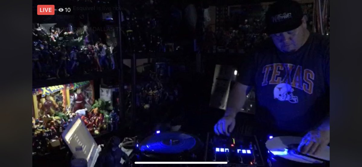 BillySyn's tweet photo. Oh my #gawd the homie @djtums214 on FB live right now!! Killing the wheels of steel @jah_born https://t.co/U2gnlljbPQ #djs #turntablelist #dmcchamp #vinylrecords #Technics @technics https://t.co/dQJKKn970L