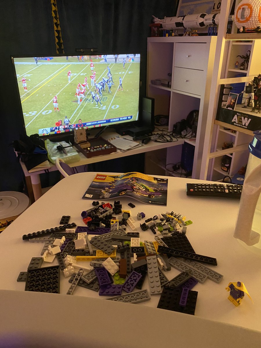 Hot damn. Can’t believe football is on again.