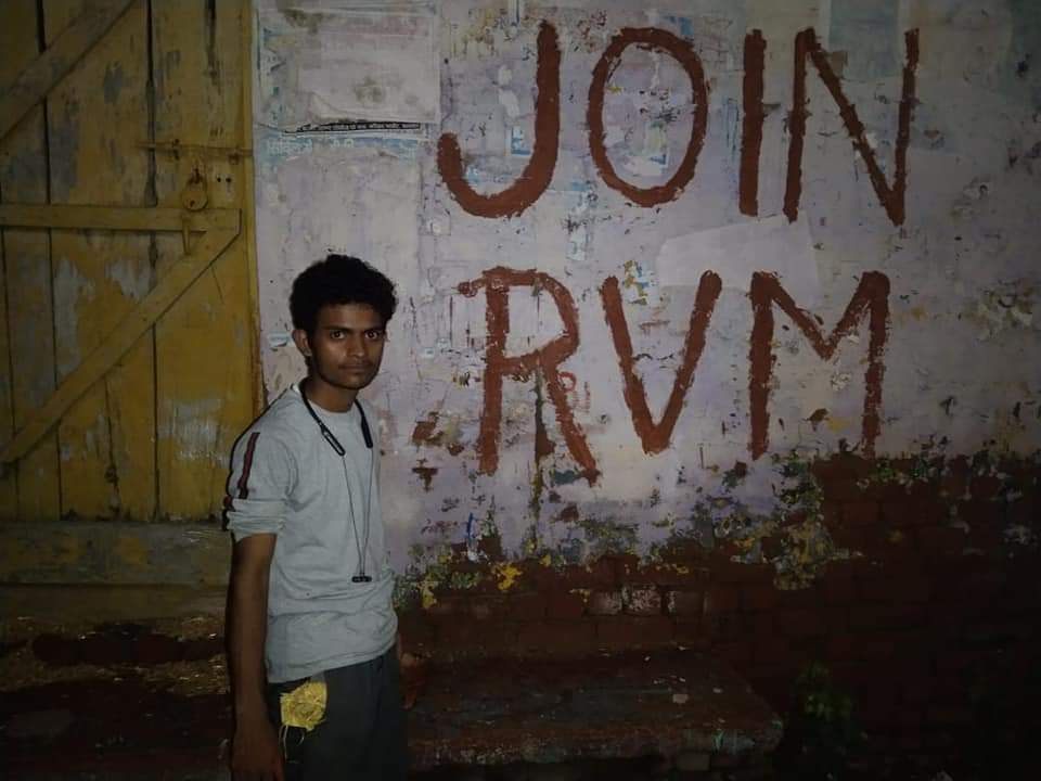 _VidyarthiManch's tweet photo. राष्ट्रीय विद्यार्थी मंच सादाबाद टीम के #द्वारा दीवार लेखन कार्यक्रम||
#JoinRVM✌
#Team_RVM https://t.co/csdj8gAsKn
