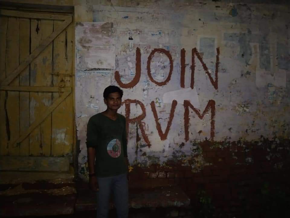 _VidyarthiManch's tweet photo. राष्ट्रीय विद्यार्थी मंच सादाबाद टीम के #द्वारा दीवार लेखन कार्यक्रम||
#JoinRVM✌
#Team_RVM https://t.co/csdj8gAsKn