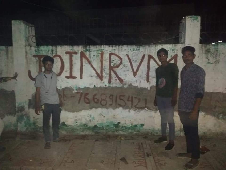 _VidyarthiManch's tweet photo. राष्ट्रीय विद्यार्थी मंच सादाबाद टीम के #द्वारा दीवार लेखन कार्यक्रम||
#JoinRVM✌
#Team_RVM https://t.co/Hirjod8cBX