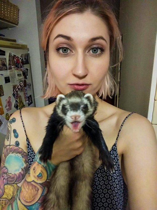 I used to have ferrets. They were sooo cute! 😊 I was pretty cute too though 😂 https://t.co/n8JRXTvW2