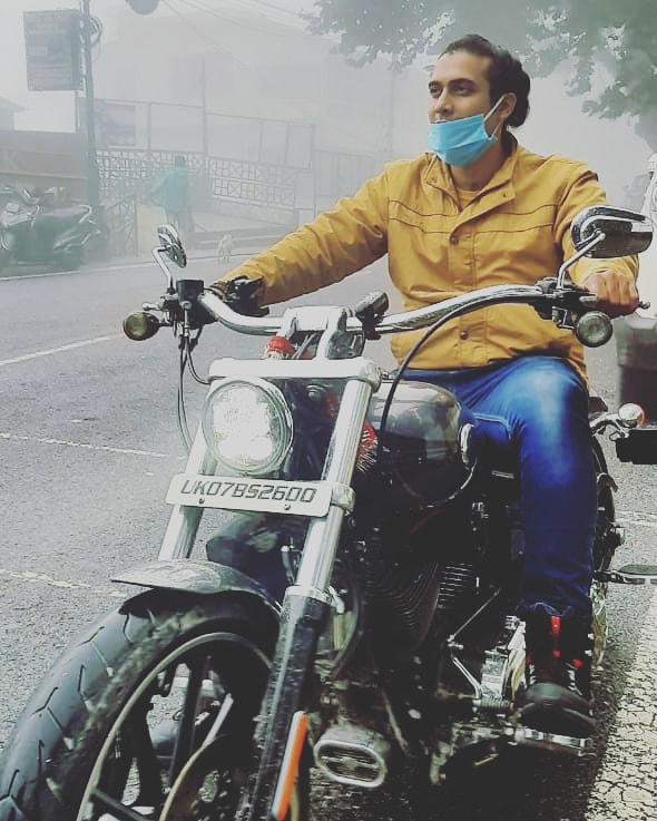 JubinNautiyal's tweet photo. It life gets you down, remember it's only one down and rest are up. 🏍️ https://t.co/sSNu7kWvwP