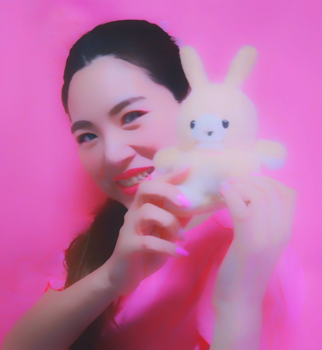 あやふやさっち うさぎのぬいぐるみと あやふやさっち ピンク ぬいぐるみ 写真加工 ポートレート ポートレート撮影 ファインダー越しの私の世界 オールピンク ペインター モデル フォトグラファー あやふやさっち うさぎのぬいぐるみと あやふやさっち ピンク ぬいぐるみ 写真加工 ポートレート ポートレート撮影 ファインダー越しの私の世界 オールピンク ペインター モデル フォトグラファー