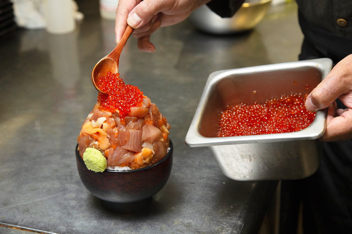 そうだ 静岡出身者で集まろう A Twitter 伊東で出会った絶品メガ盛り海鮮丼 伊東マリンタウン内の 伊東高原ビール 海の前のカフェレストラン のメガ盛り海鮮丼 Snsで話題だと聞き取材しました T Co Fldkiqzrii