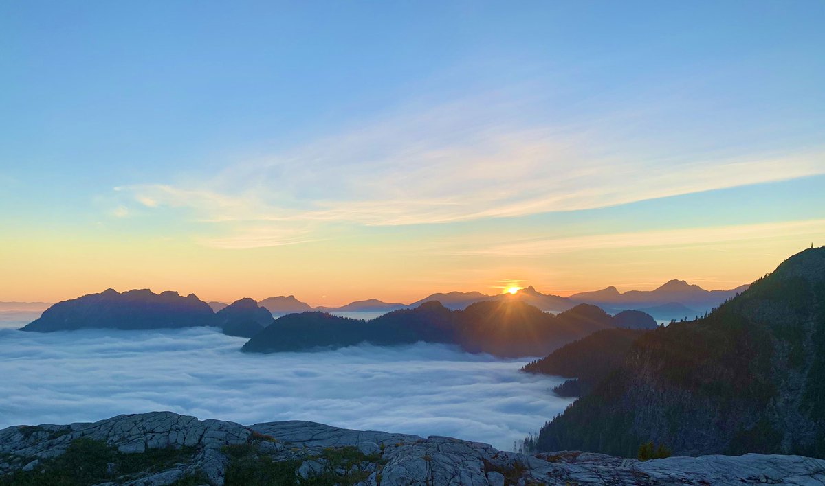 KC_Lumberguy's tweet photo. Sunsets are always amazing above the clouds. #sunsetwars https://t.co/ViyVljYj2M