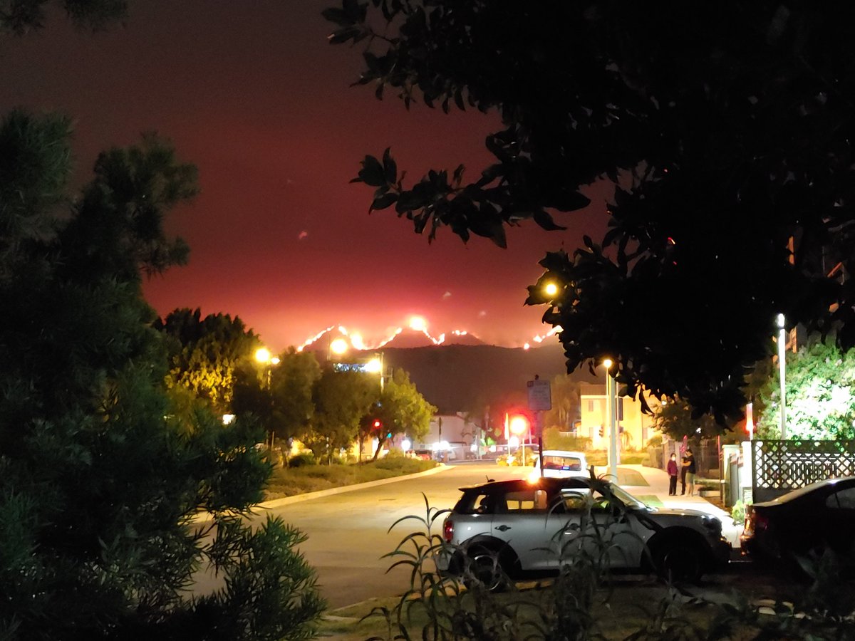 Almost pretty if it wasn't so scary... #BobcatFire