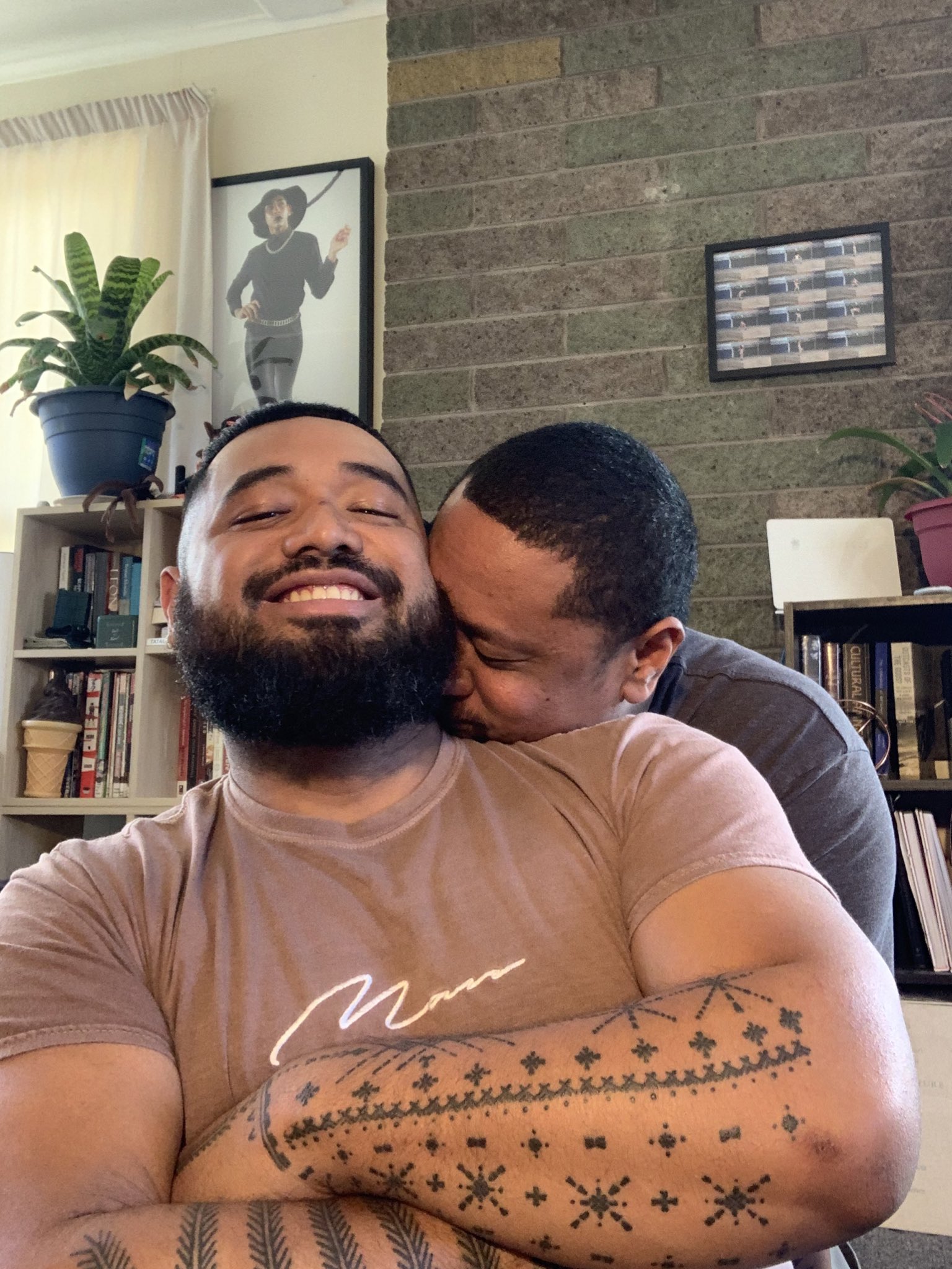 switch on Twitter: "Queer Samoan Love 🇼🇸 https://t.co/JnAswf9OON" / Twitter