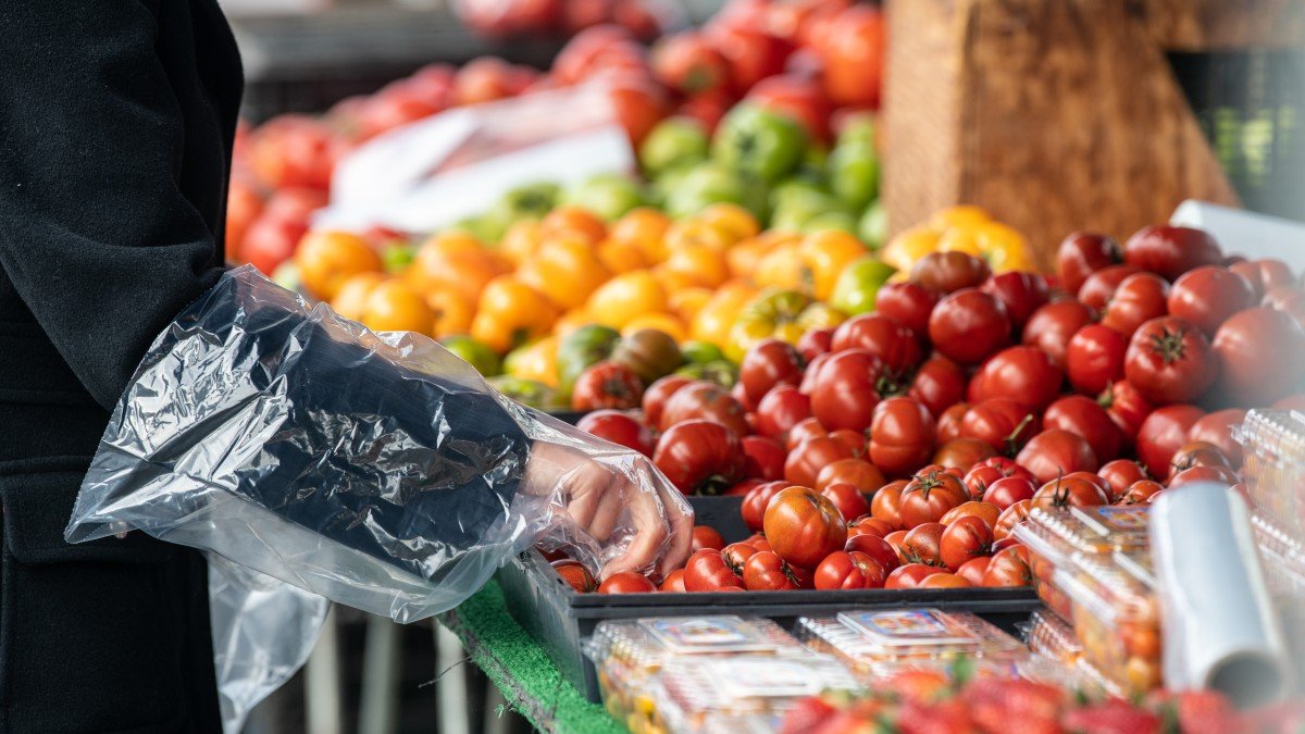 agrotendencia's tweet photo. #Mundo | Especialistas de #ICMSF vinculado a la @opsoms aseguran que la presencia del #COVID-19 en un #alimento no significa que su ingesta vaya a generar infección en el consumidor, e instó a las industrias procesadoras a mantener prácticas higiénicas. https://t.co/a9tT64zyJN