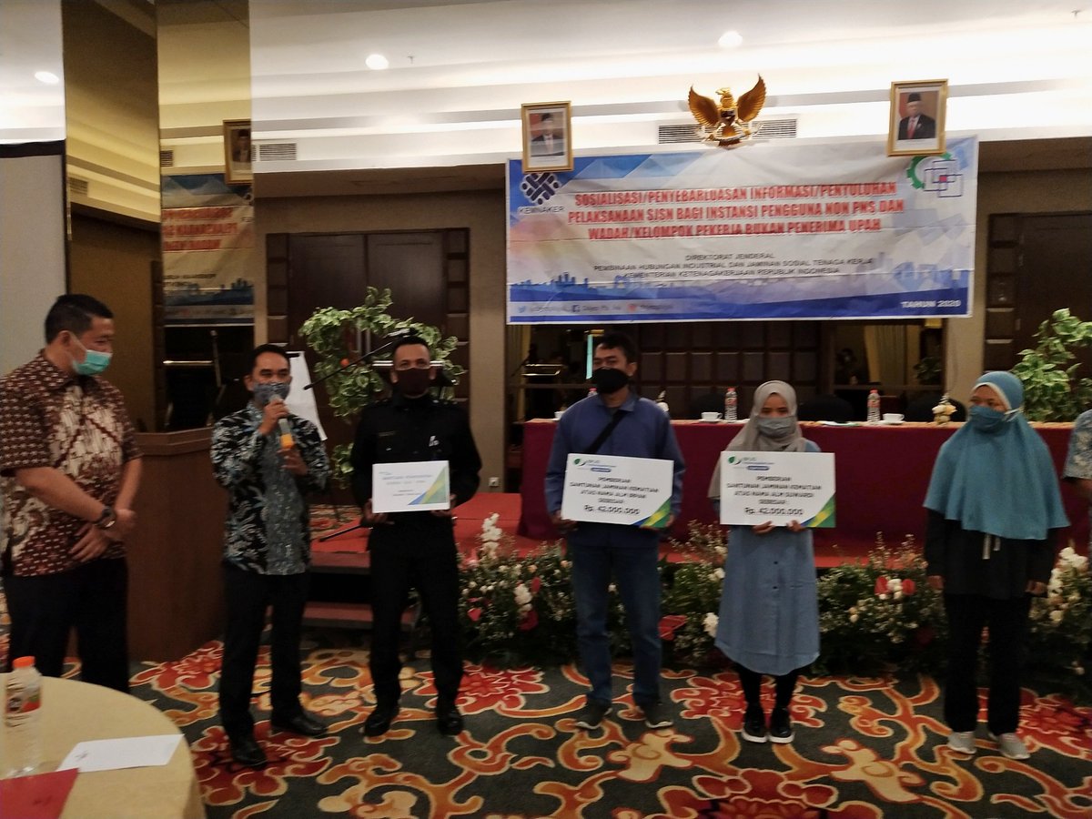 Penyerahan manfaat Jaminan Kematian BPJS Ketenagakerjaan oleh Kepala Subdit Kepesertaan Jamsos tgl 11 September 2020 di Golden Tulip Hotel Tangerang bersama Ketua Dewan Pengawas dan Direktur Pelayanan BPJS Ketenagakerjaan