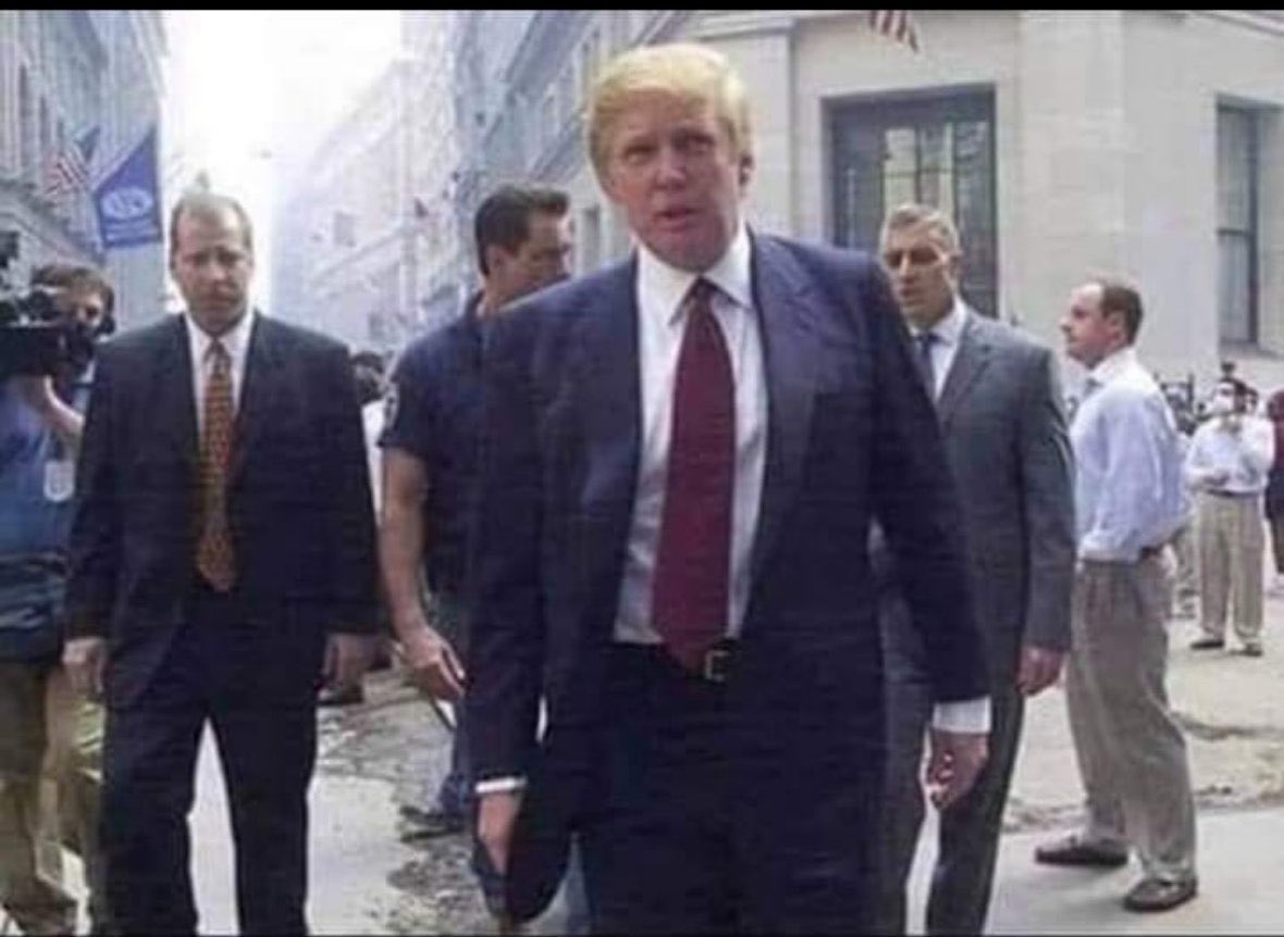BernardKerik's tweet photo. Long before President @realDonaldTrump ever thought of running for @POTUS, immediately after the attacks on #America he was down at #GroundZero supporting the troops and dispatching #Trump employees to assist in any way they could. #Patriot https://t.co/BthGMef7xQ