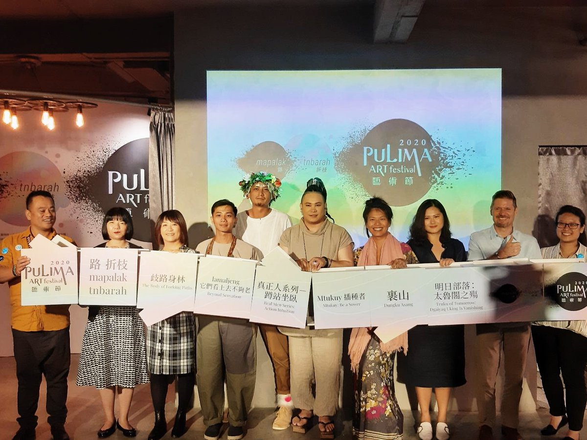 Jordan_J_Reeves's tweet photo. Happy to meet #Taiwan #indigenous artists at this year’s Pulima festival w/ #TITV 很高興能參加台灣2020 #Pulima 藝術節的開幕活動.兩年一度的Pulima藝術節是由原住民族文化事業基金會於2012年創辦,今年有六組來自不同部落的青年策展人,定居在台東的加拿大藝術家 #葉海地 https://t.co/opkhBocCNq