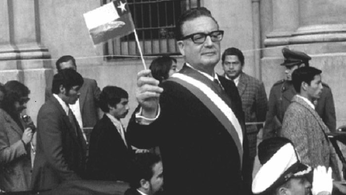 baradit's tweet photo. ¡Salvador Allende y su sueño viven en el corazón de su pueblo!! https://t.co/Uu5fdFjcWo