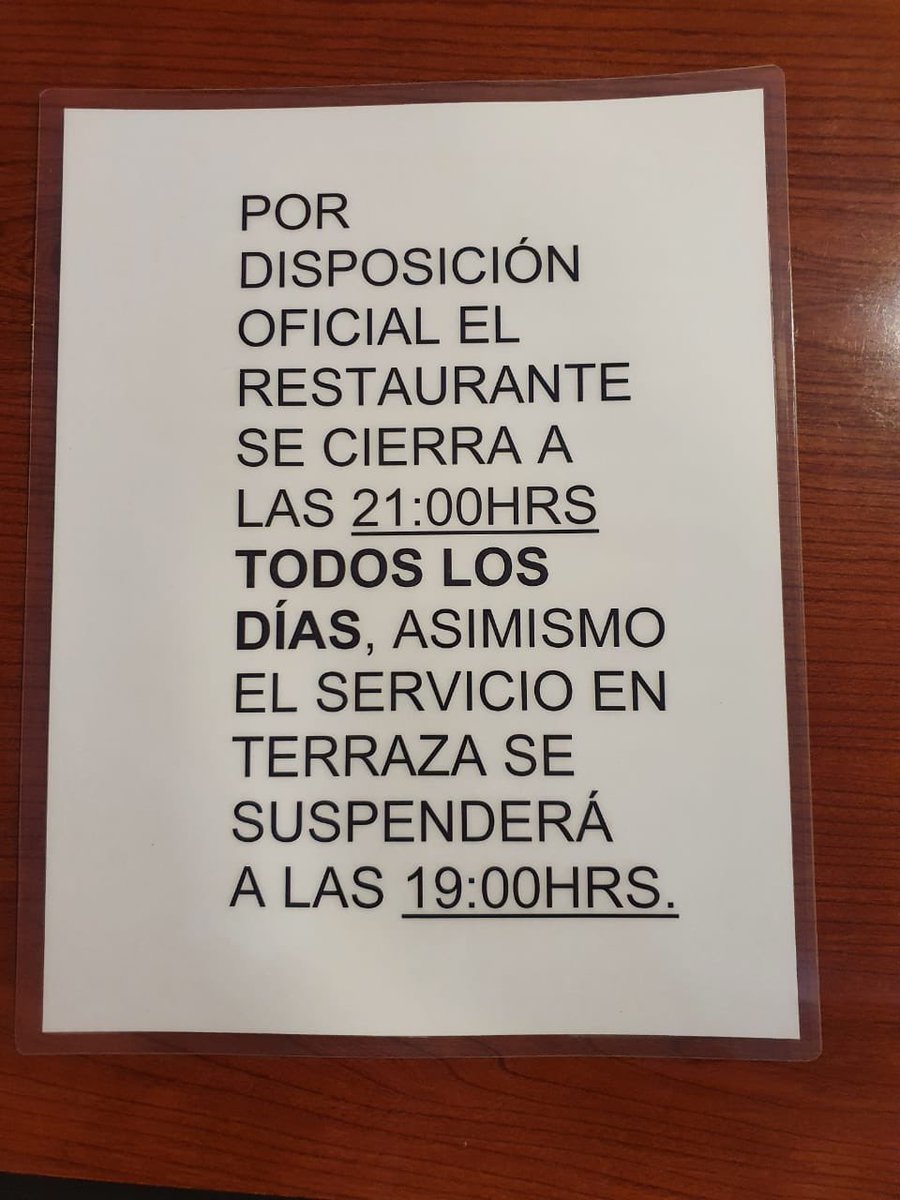 fdeffis's tweet photo. 10:15 PM restaurante #FuegoLento gente tomando en la vía pública, haciendo escándalo y gritando palabras altisonantes  en la calle, sin respetar sana distancia @C_ConstructorBJ @BJAlcaldia https://t.co/C3AtsX8WFj