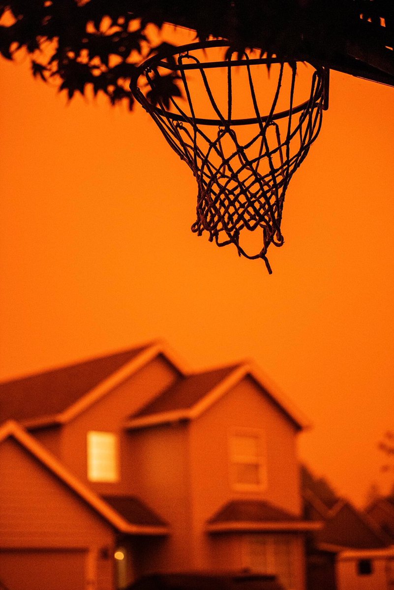 mal_pal_2020's tweet photo. My friends in Oregon are having to pack up &amp; leave due to a forest fire that is headed straight for their homes...praying a little extra tonight for all those being affected by this 🙏🏼 #PrayForOregon https://t.co/3W5UUQtUhK