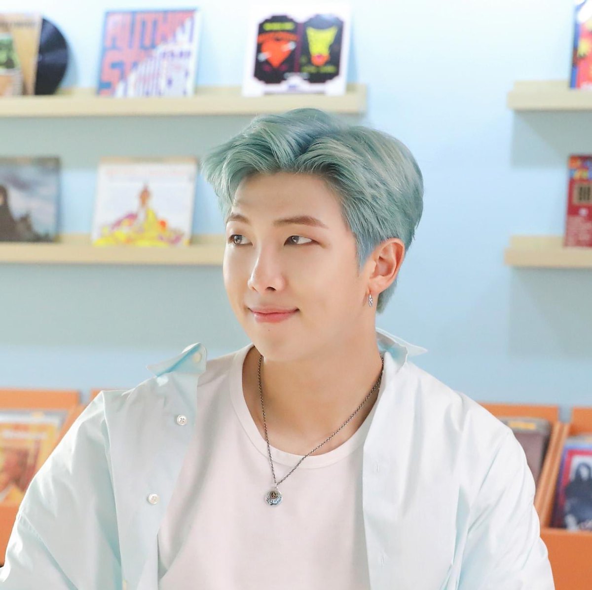 jin_3_2's tweet photo. #RT 

남준오빠 생일 이벵 🎂🐨 

이디야 생크림 초코쿠키빵 드려용 

내일 아무때나 1분 뽑을게요 !   
멘션에 해시도 부탁드려용 

#남준아_생일축하해 
#남준이의27번째생일
#남준_넌_나의_사람사랑자랑 
#HappyBirthdayRM
#남준생일ᄎᄏ 
#사랑한다는_말보다_더_사랑해_남준아 https://t.co/QiP1sdldmo