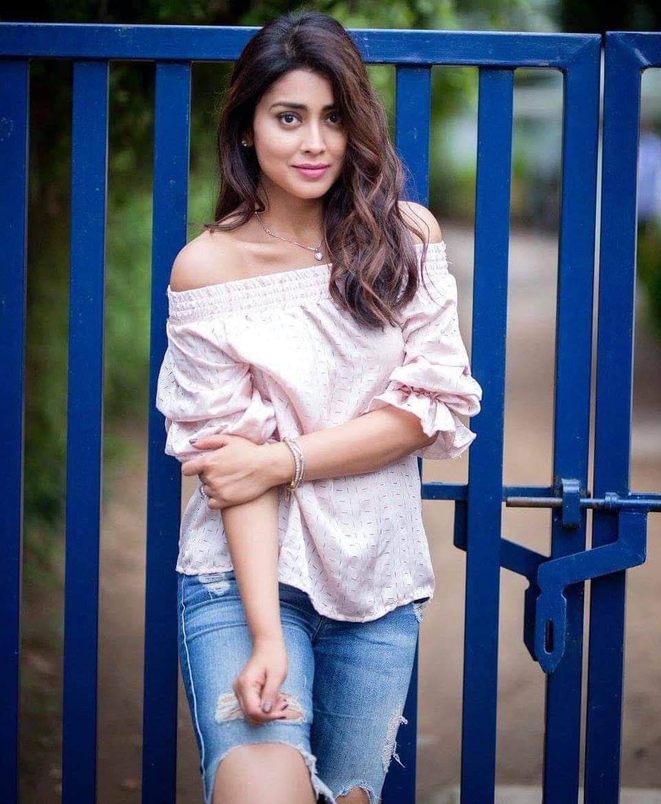 Wishing a very Happy Birthday to gorgeous Shriya Saran.   