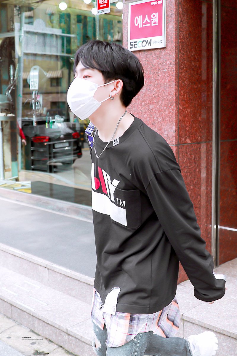 검은 머리의 남자 친구ㅠ🐷..💙

#최현석 #현석 
#CHOIHYUNSUK 
#TREASURE #트레저 
<a href="/ygtreasuremaker/">TREASURE MAKER</a>