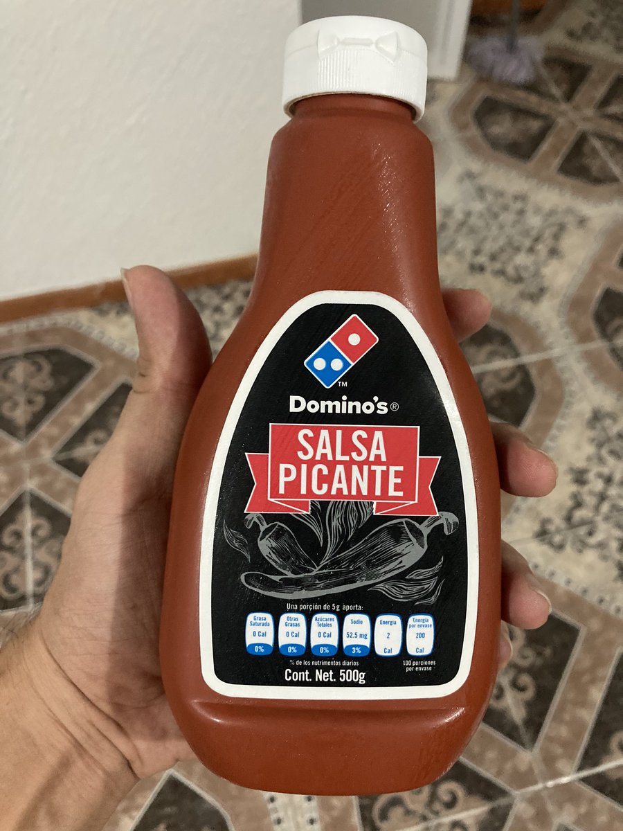 BetoSoledad's tweet photo. Habia olvidado contarles queeee... fui por mi 🍕 a dominos y pedi sobres de salsa y no tenían 🤬 entonces me regalaron el bote completo 🤩🥰 #DOMINOSFOREVER ❤️ https://t.co/TvngsftlXy