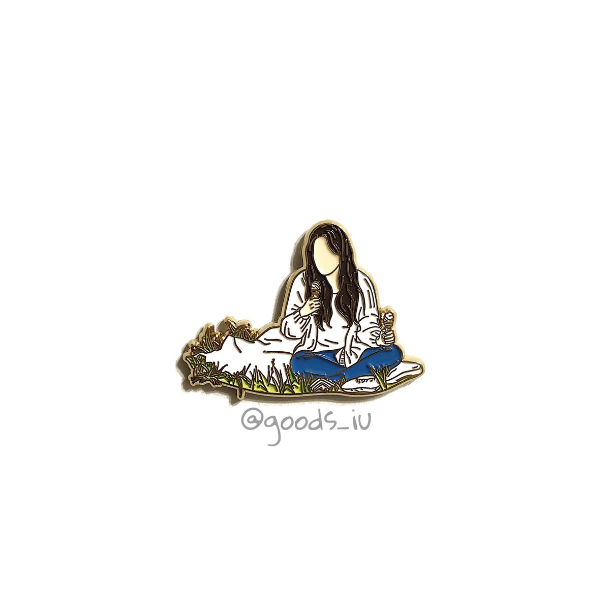 goods_iu's tweet photo. @otter_iu 

🧞‍♂️13,100원🧞‍♂️

아이유 하루끝 뱃지 https://t.co/dKMJo5qzQC