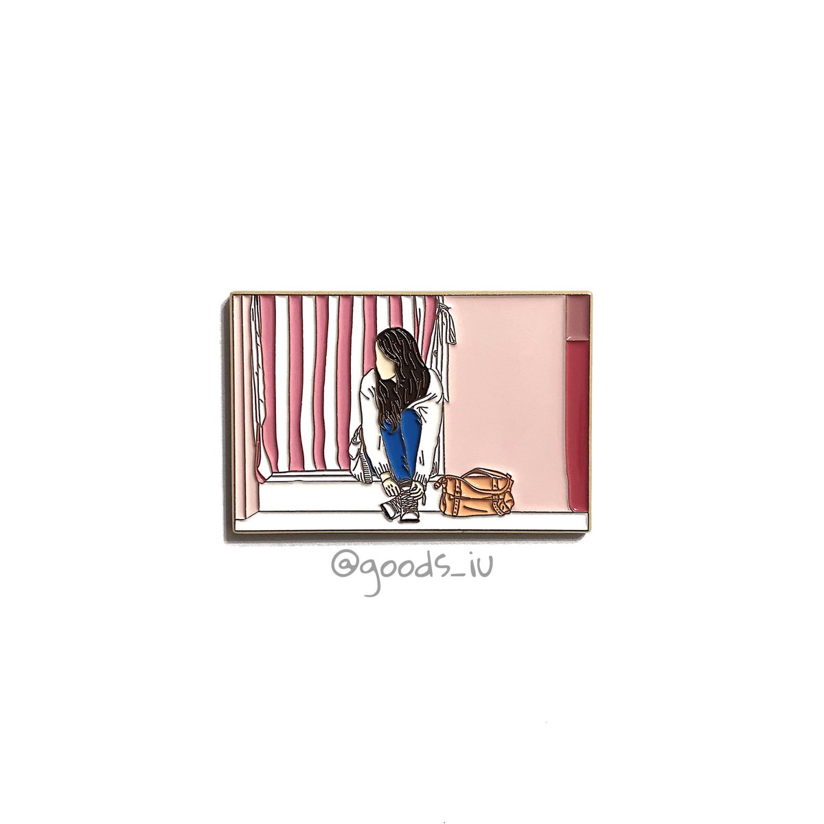 goods_iu's tweet photo. @otter_iu 

🧞‍♂️13,100원🧞‍♂️

아이유 하루끝 뱃지 https://t.co/dKMJo5qzQC