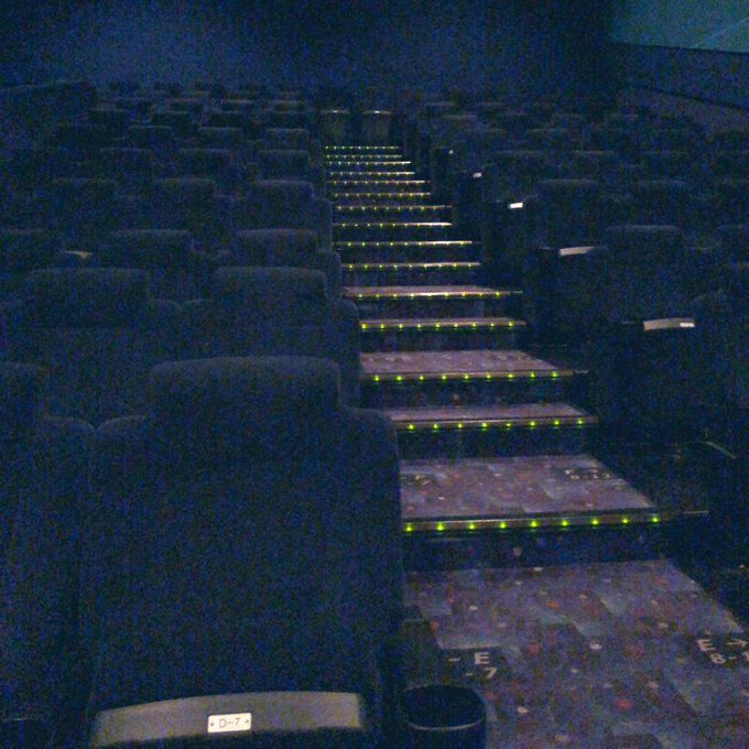 苦笑いのtwitterイラスト検索結果 古い順