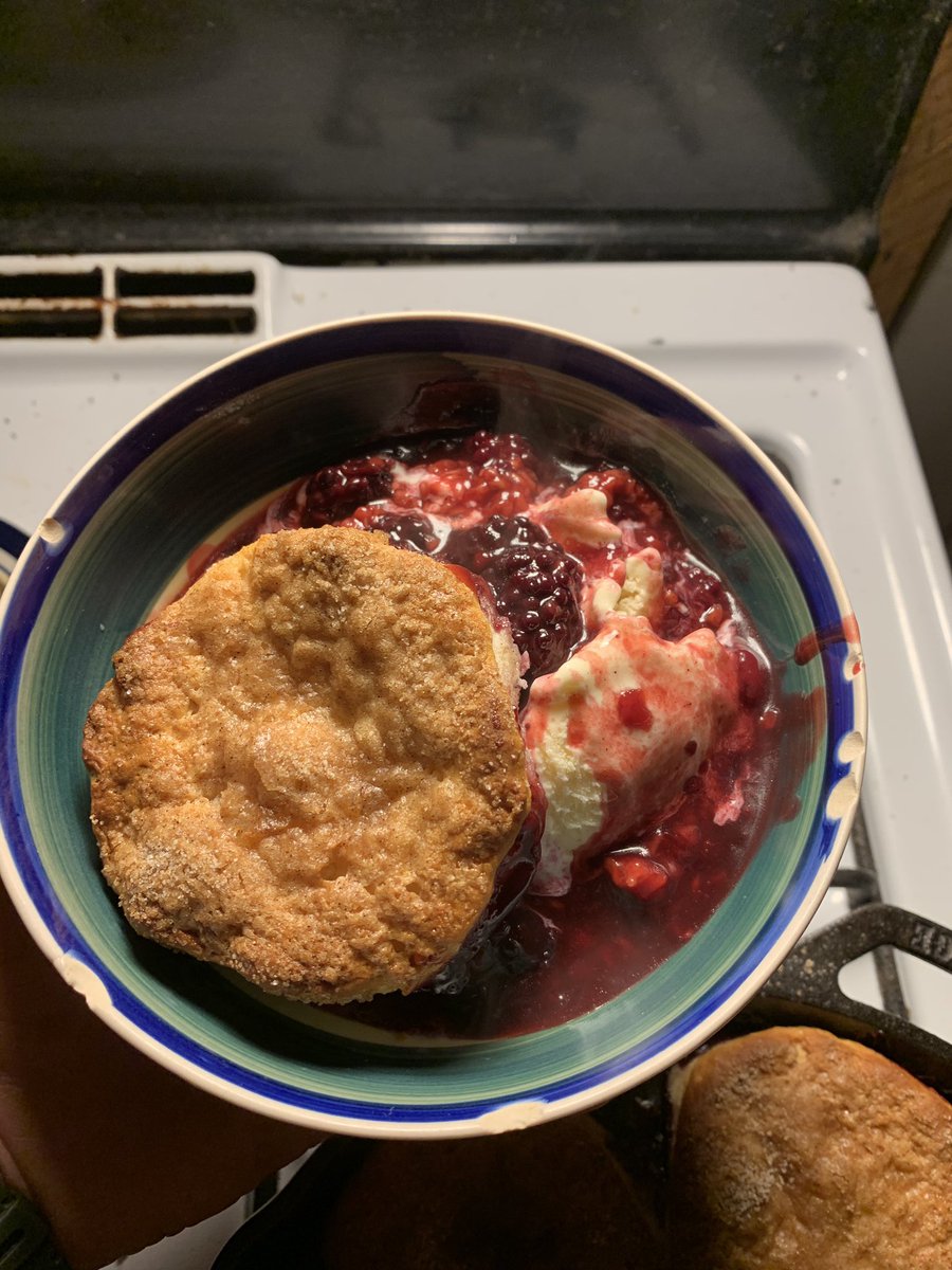KronksKitchen's tweet image. Trying to learn how to cowboy, kitchen has been slow. September snow day calls for extra effort though. Spaghetti and meatballs in homemade marinara, bourbon blackberry cobbler. I’m back