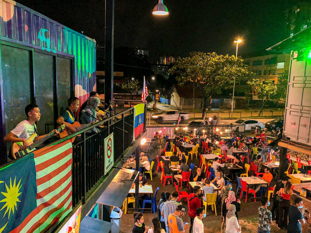 FirasHanis's tweet photo. Terima kasih untuk sumbangan yang telah anda berikan pada kami🤗
📍Lepaking
🎤Stesen Seni
#stesenseni #stesensenimusic #stesensenibuskers #busker #buskerkl #penghiburjalanan #bassist #bassistkl #sessionmusician #sessionist #bassplayer #sapotlokal #bass #cort #basscort https://t.co/dgTEOYhf8l