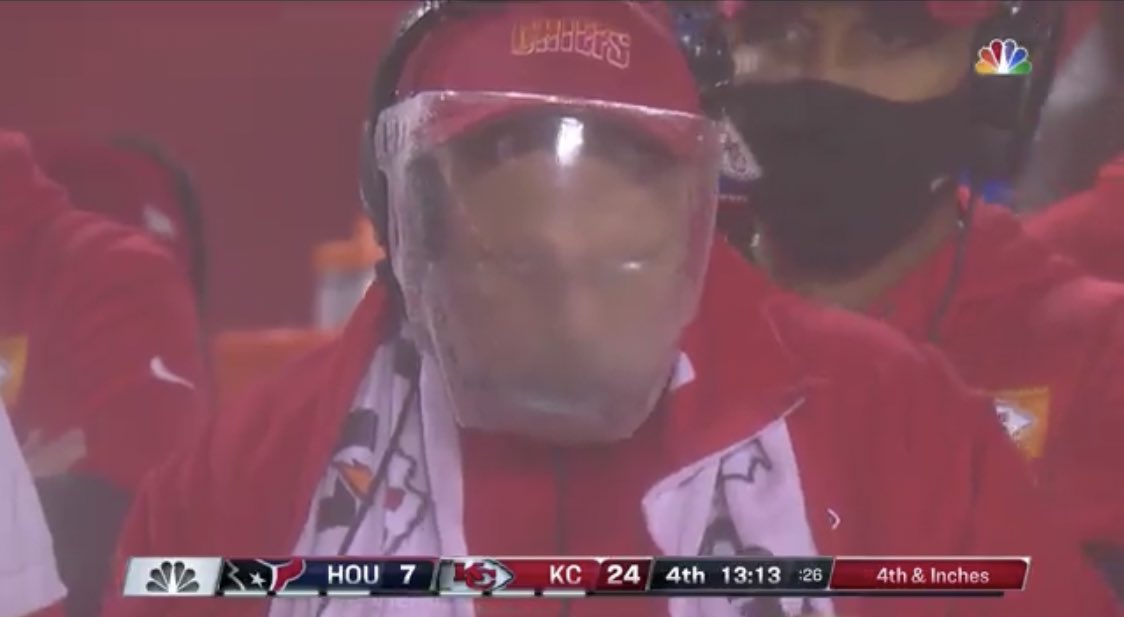 Ludachristyy's tweet photo. I feel like someone jokingly told Andy Reid to wear the face shield and didn’t realize it was a joke https://t.co/8ePOu1j9wq