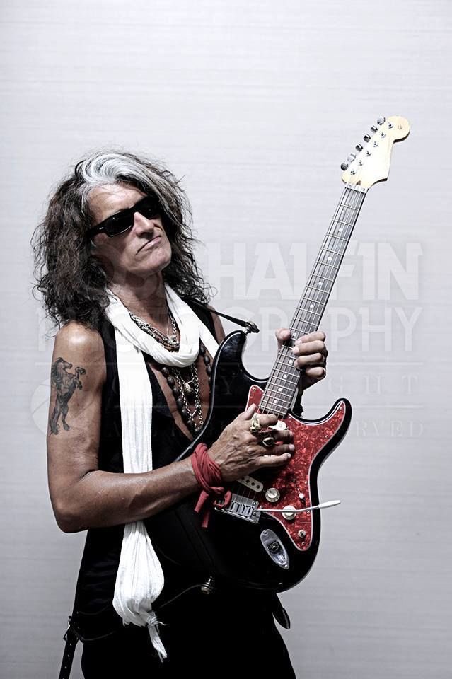 Joe Perry cumple 70 años hoy, el mismo día que cumples años tu!!! Happy Birthday!!!   