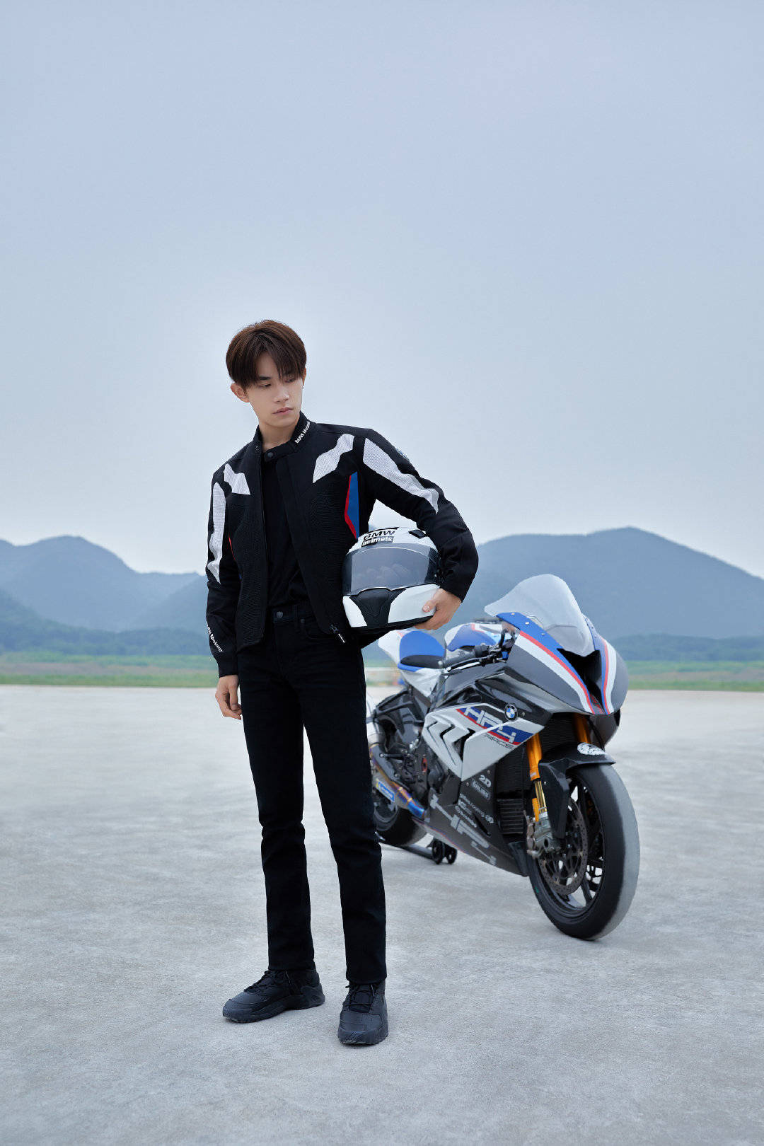 Cnent 0911 Bmw宝马摩托车中国 Bmw Motor China Weibo Update Yiyangqianxi Jacksonyee 易烊千玺https T Co Wjg52rxz7i Twitter