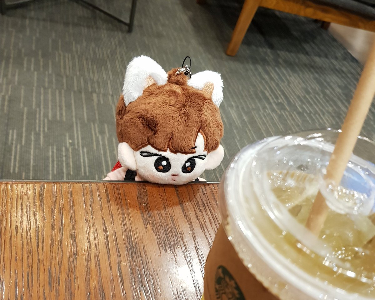 🐶 : 눈아양 츄잉이두 듀세요
       
- 울 꼬맹이 넘 귀요미 🤣 

#츄잉뽀메