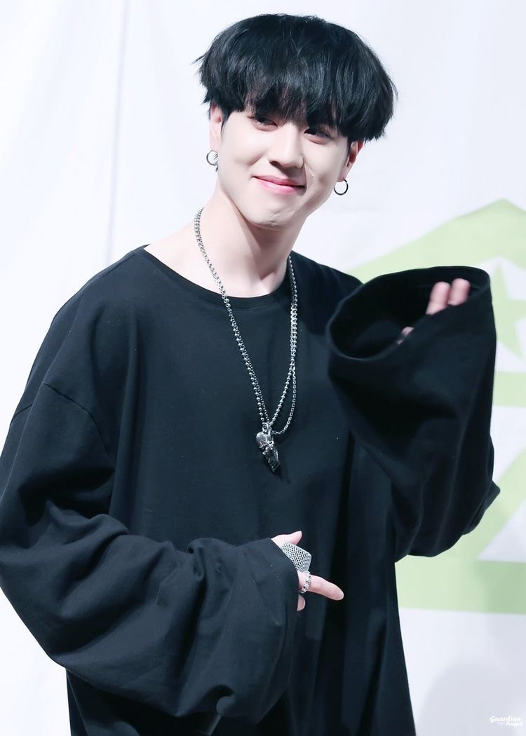 crush: *looks at me while i was passing by*me: