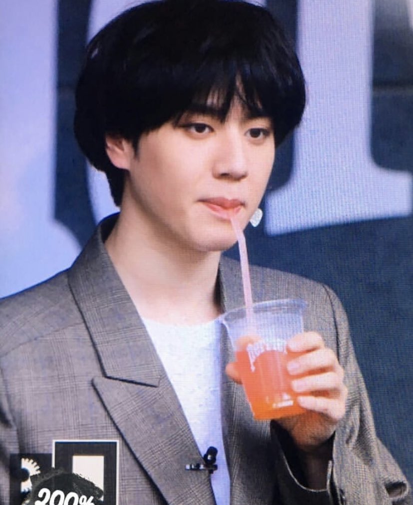 *classmate and class president fighting*me: